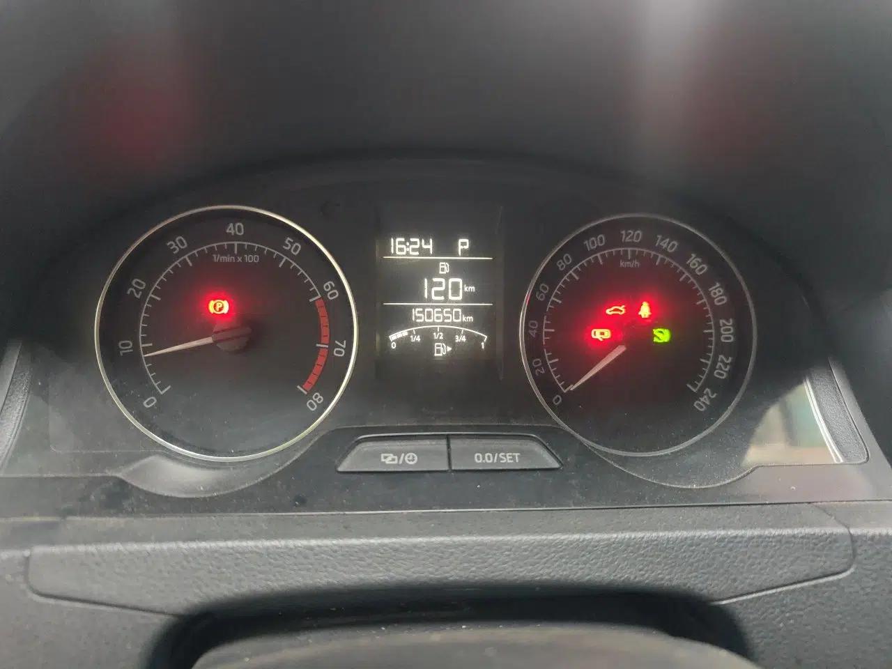 Skoda Rapid Spaceback 2014 1.6L Automatic Enjoyment Edition — миниатюра 12