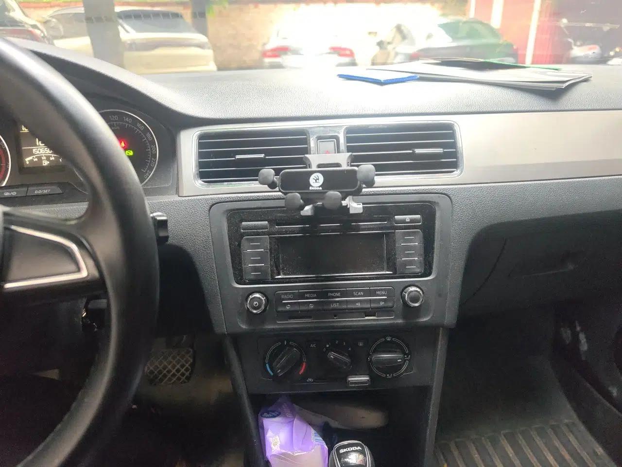 Skoda Rapid Spaceback 2014 1.6L Automatic Enjoyment Edition — миниатюра 13