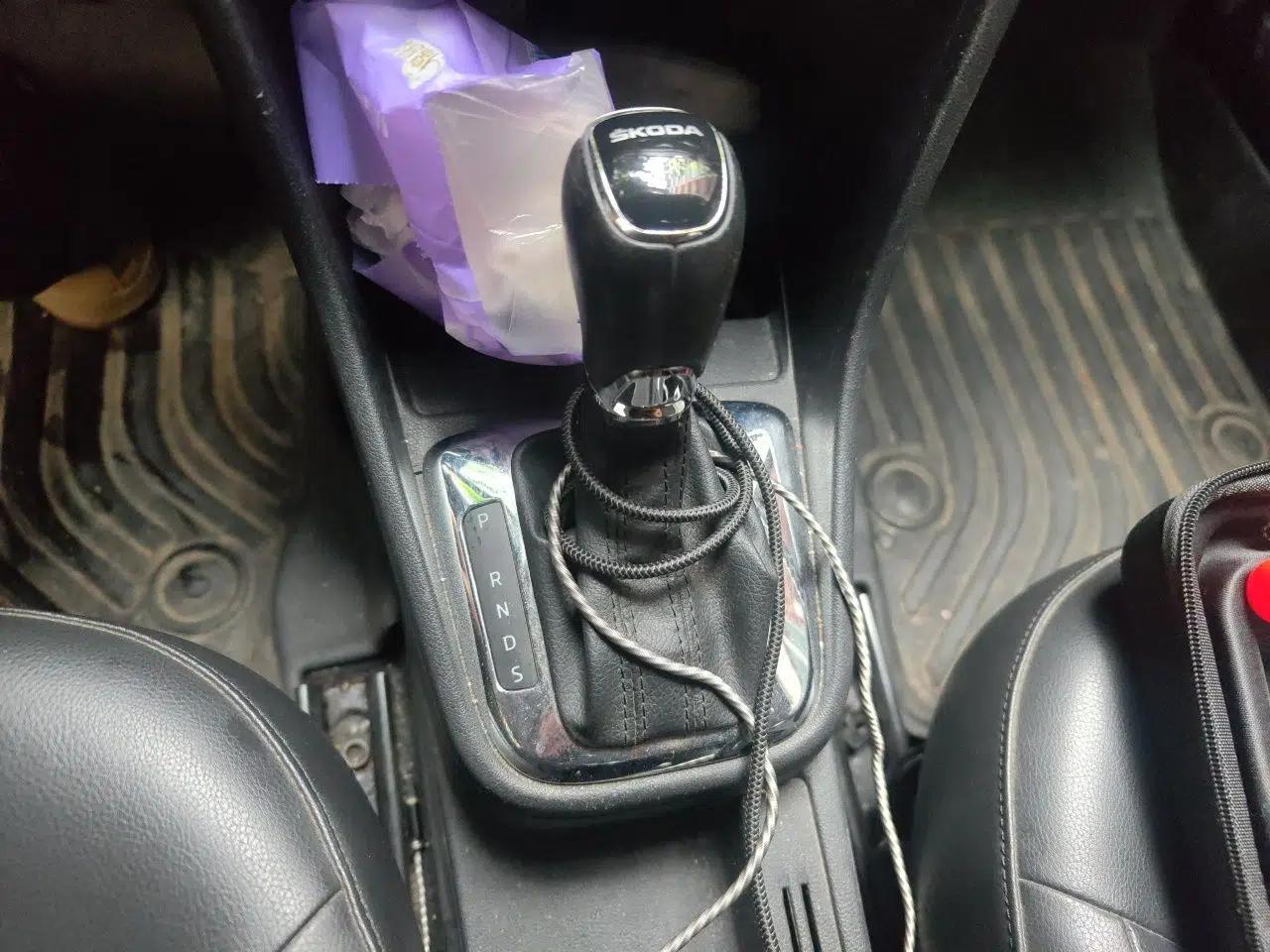 Skoda Rapid Spaceback 2014 1.6L Automatic Enjoyment Edition — миниатюра 14