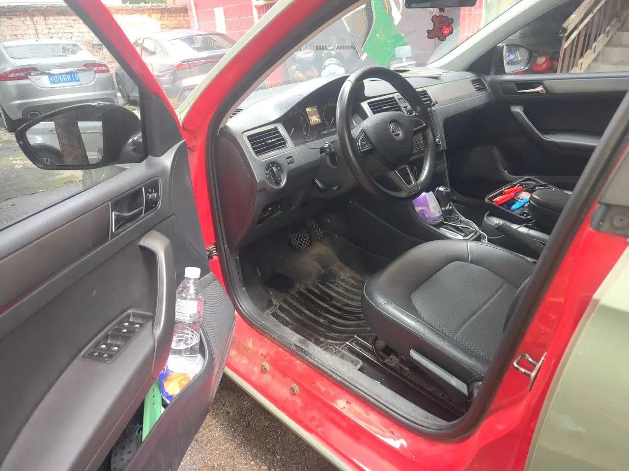 Skoda Rapid Spaceback 2014 1.6L Automatic Enjoyment Edition — миниатюра 16