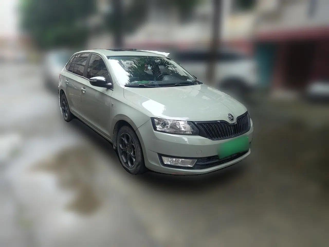 Skoda Rapid Spaceback 2014 1.6L Automatic Enjoyment Edition — миниатюра 3