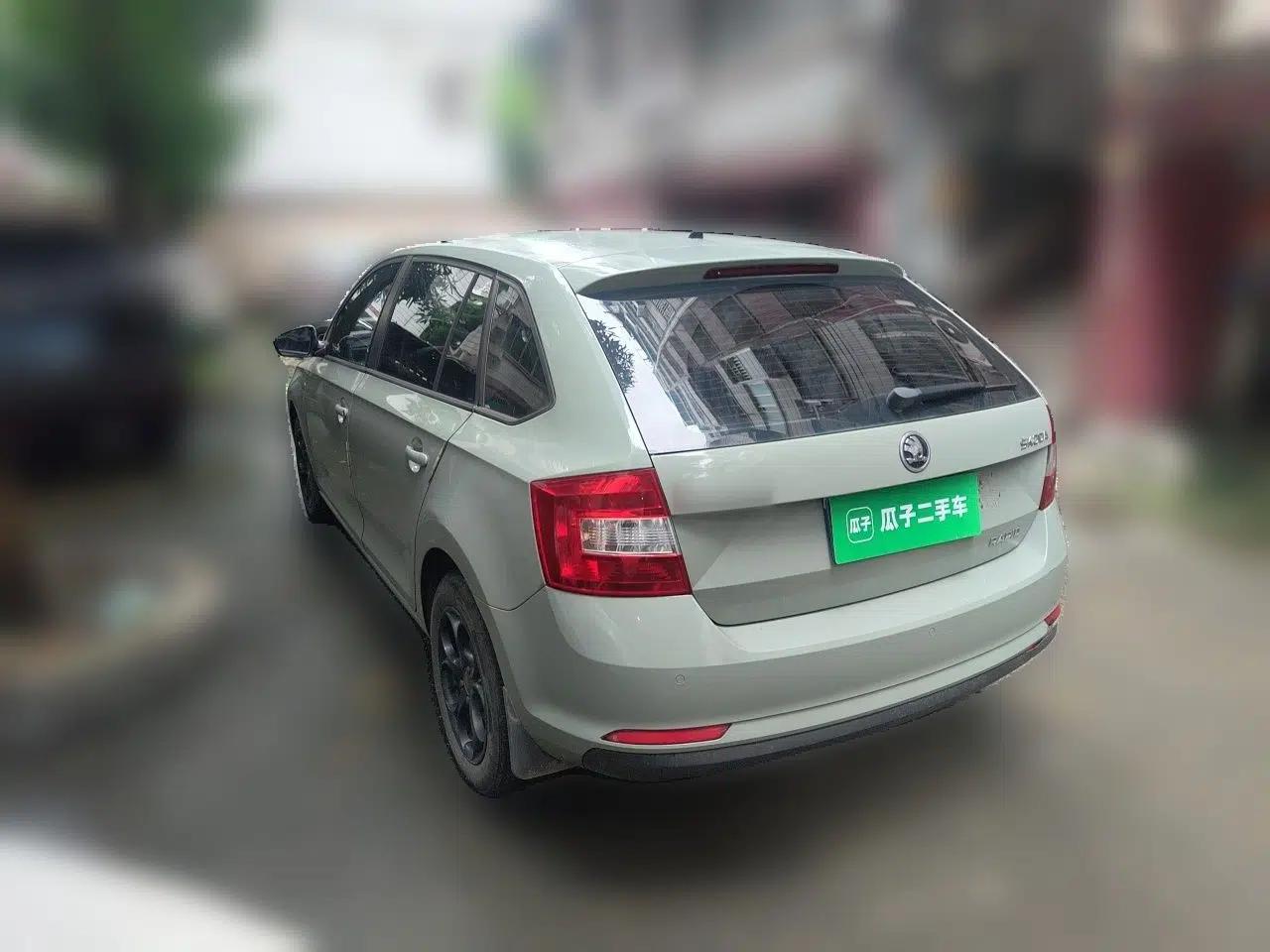 Skoda Rapid Spaceback 2014 1.6L Automatic Enjoyment Edition — миниатюра 4
