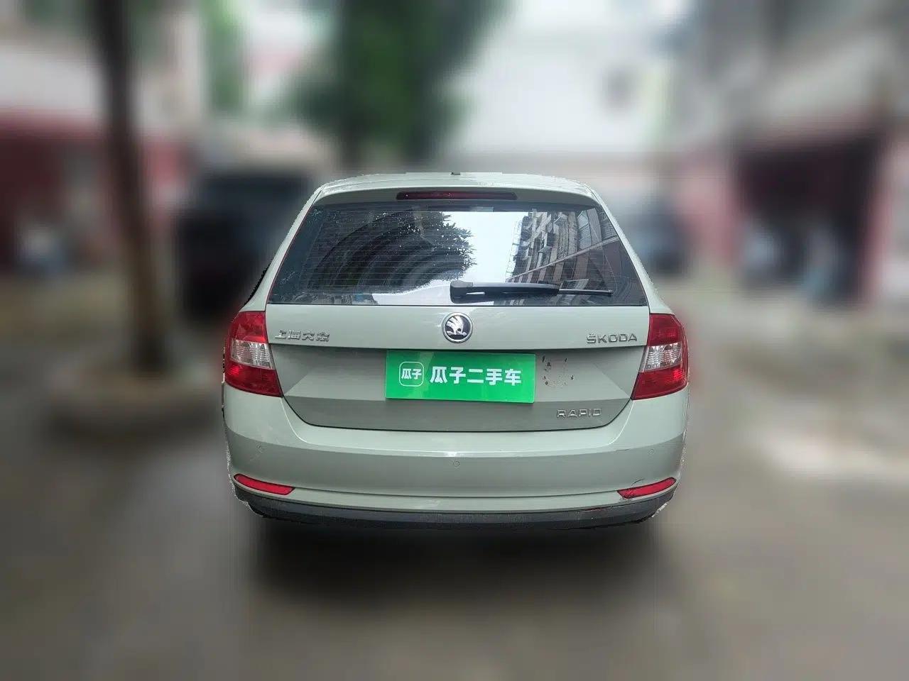 Skoda Rapid Spaceback 2014 1.6L Automatic Enjoyment Edition — миниатюра 5
