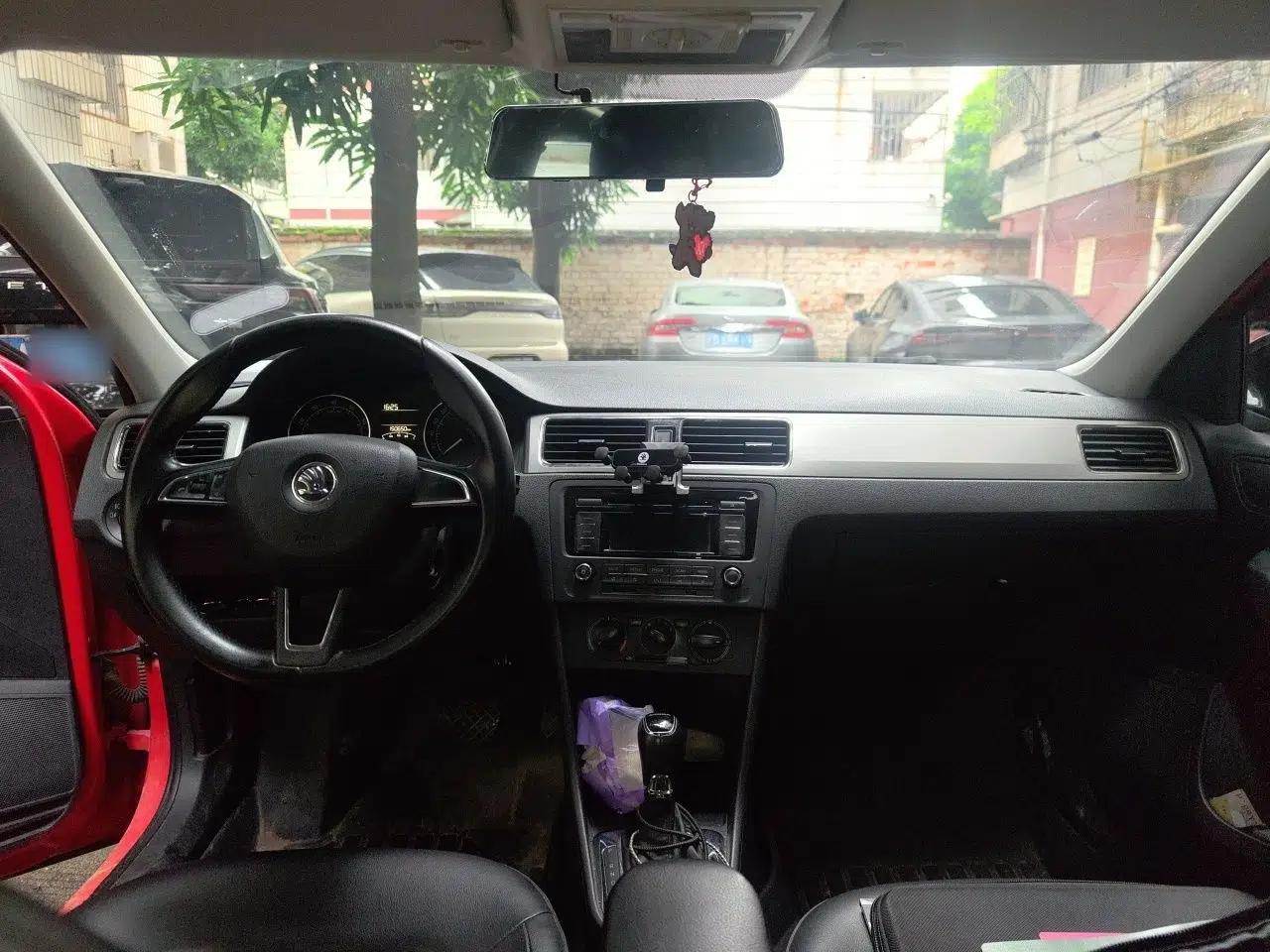 Skoda Rapid Spaceback 2014 1.6L Automatic Enjoyment Edition — миниатюра 9