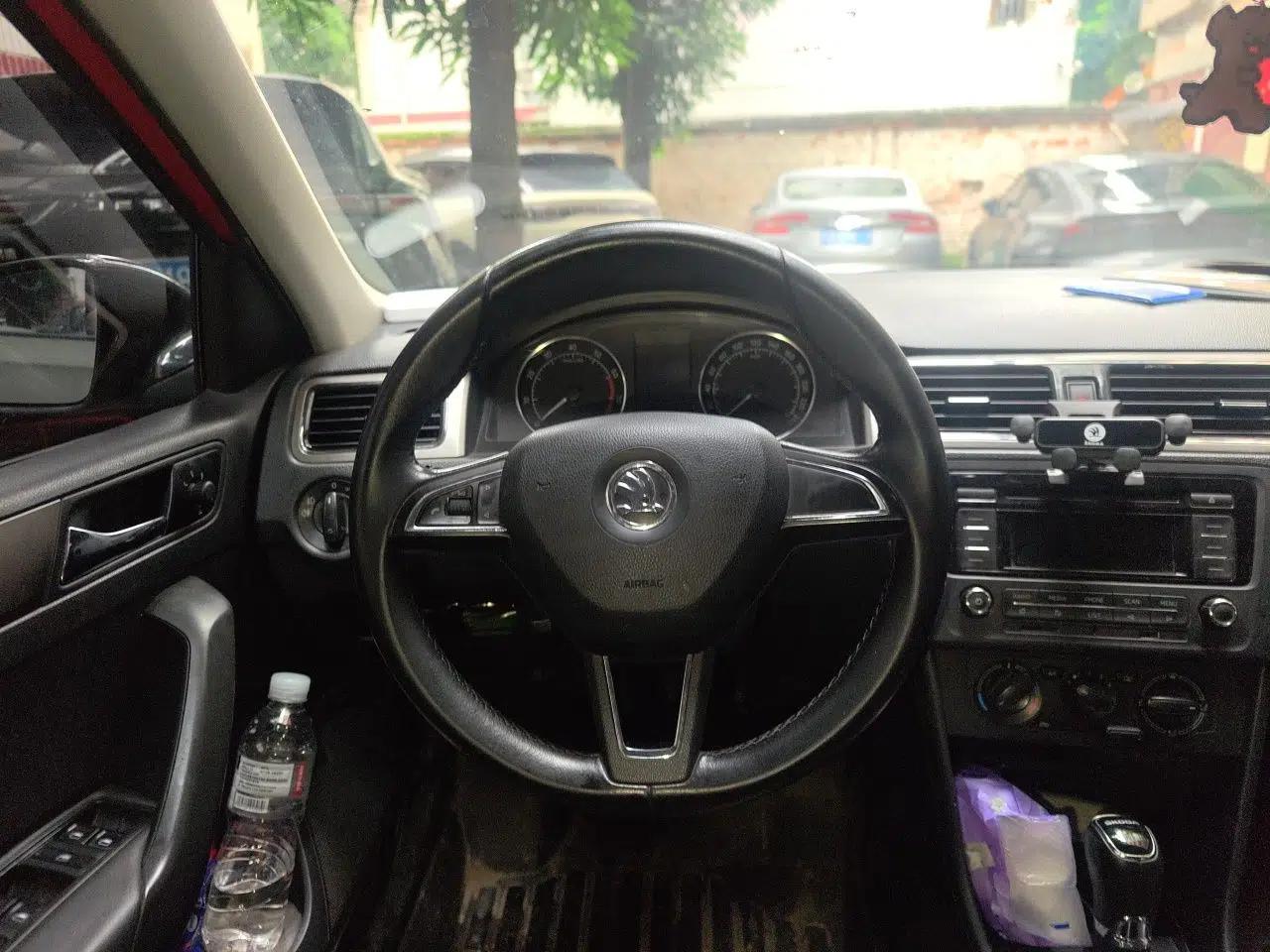 Skoda Rapid Spaceback 2014 1.6L Automatic Enjoyment Edition — миниатюра 10