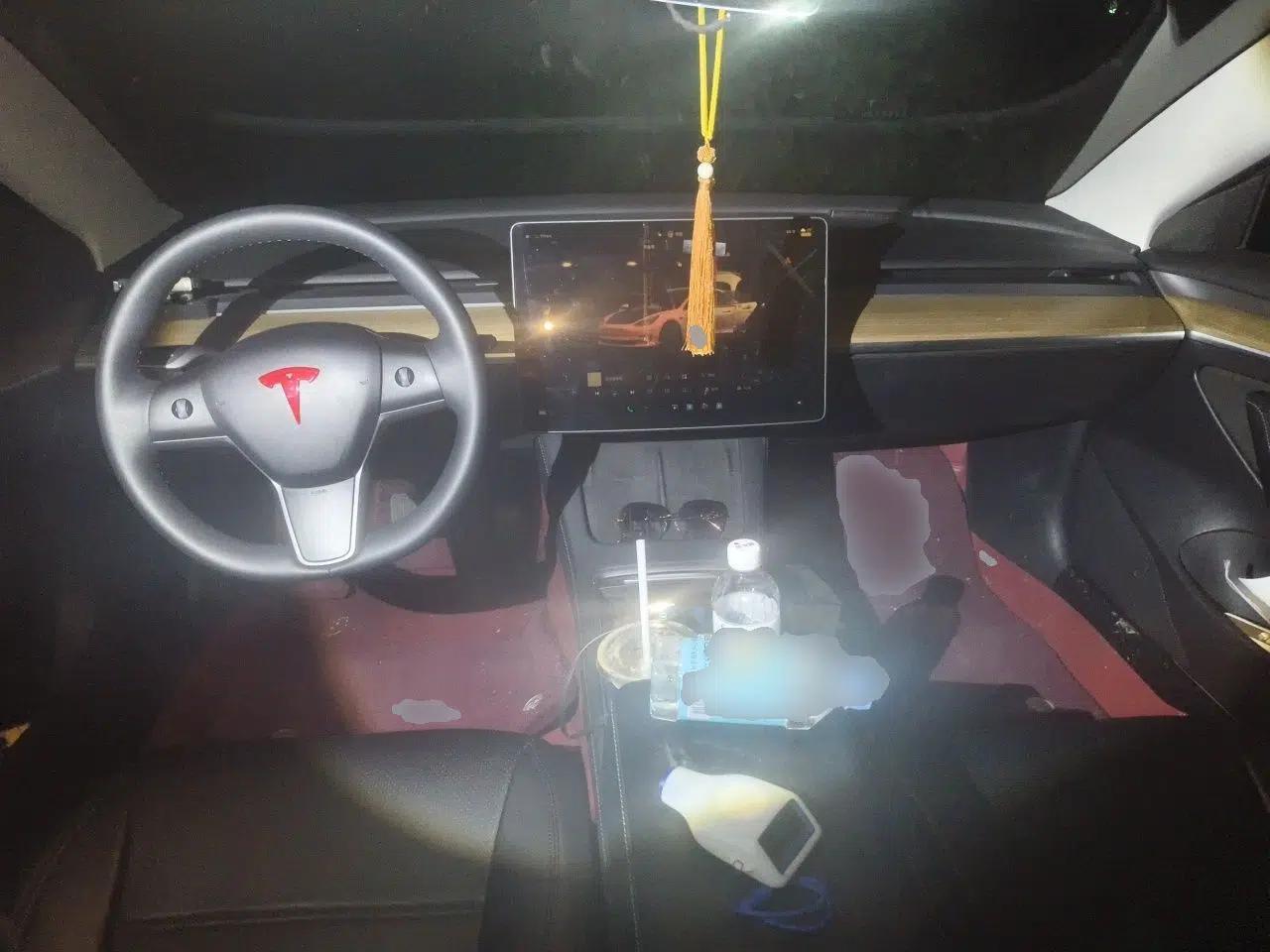 Tesla Model 3 2022 Rear-Wheel-Drive Version — миниатюра 9