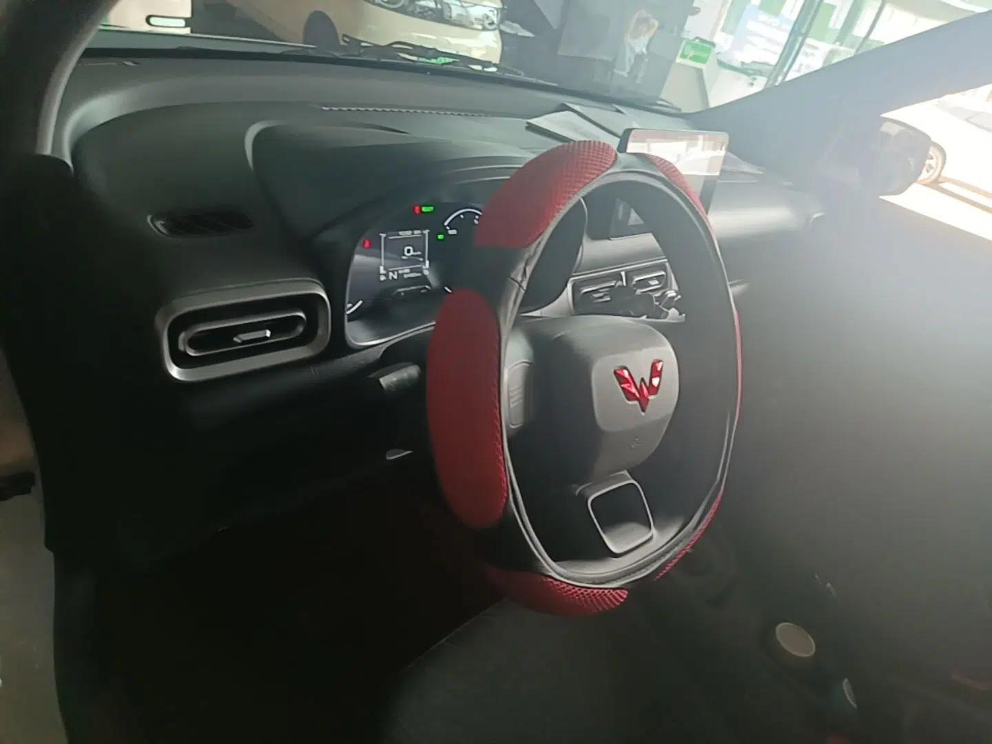 Wuling Hongguang New Energy 2025 Extended-Range Hybrid 50KM Comfort Version — миниатюра 12