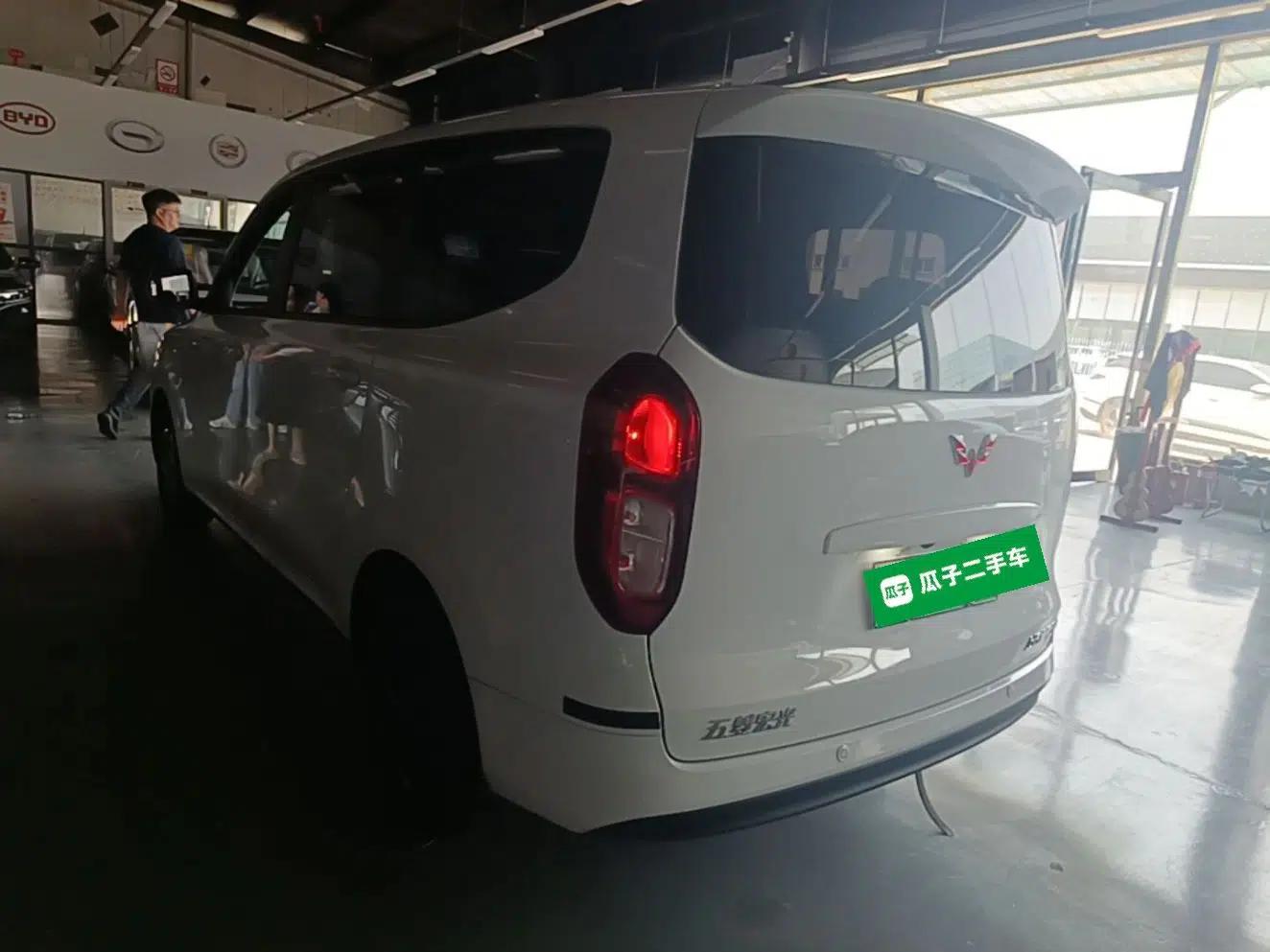 Wuling Hongguang New Energy 2025 Extended-Range Hybrid 50KM Comfort Version — миниатюра 4