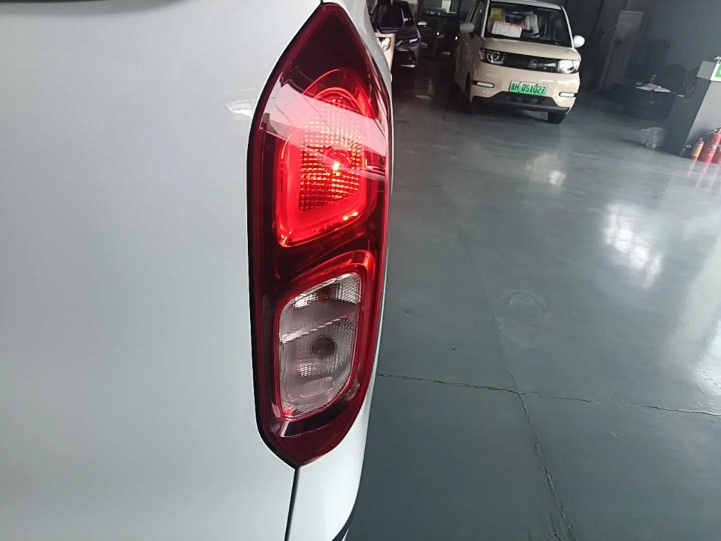 Wuling Hongguang New Energy 2025 Extended-Range Hybrid 50KM Comfort Version — миниатюра 9