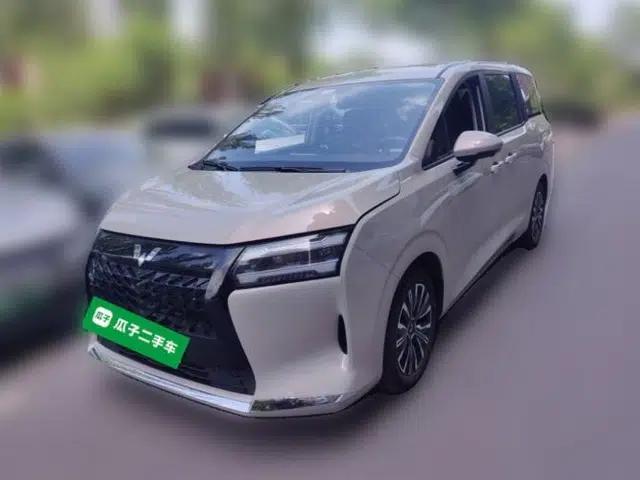 Wuling Starlight 730 2025 Model Plug-in Hybrid 125km Luxury Edition