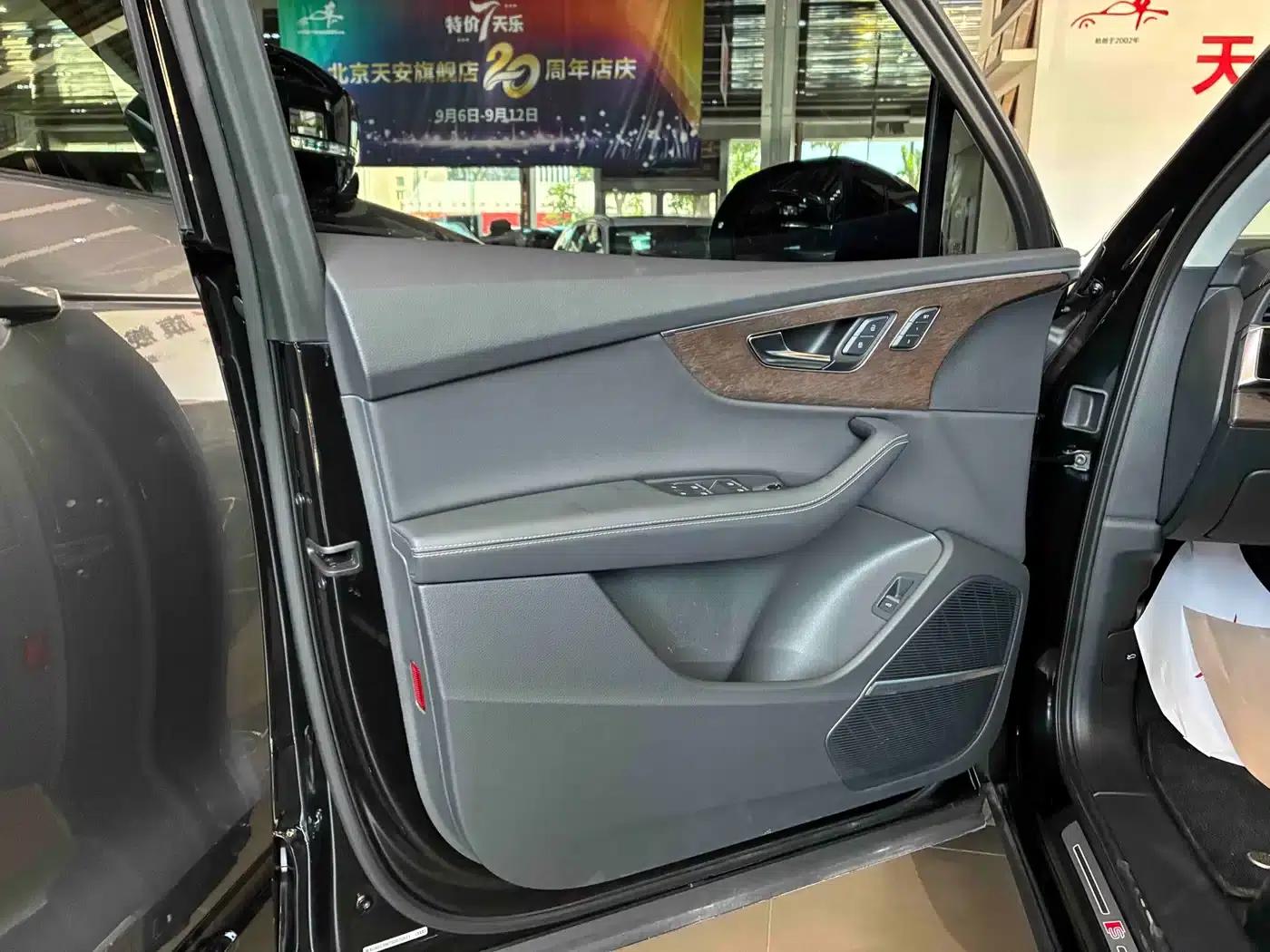 Audi Q7 2025 55 TFSI quattro S line Black Knight Edition — миниатюра 4