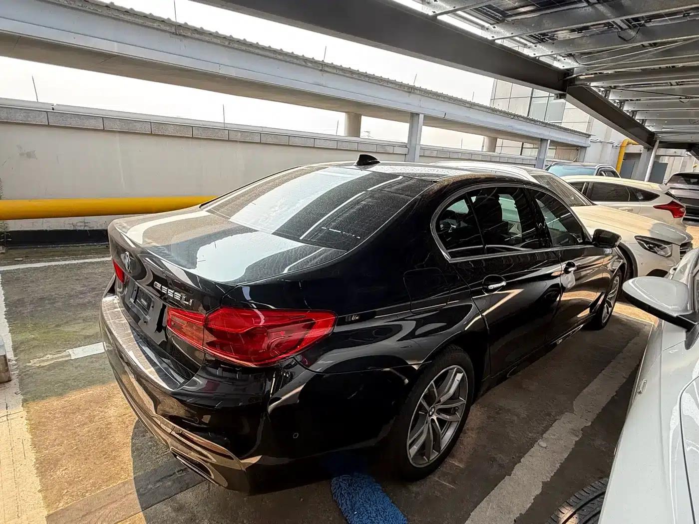 2020 BMW 5 Series 525Li M Sport Package — миниатюра 3