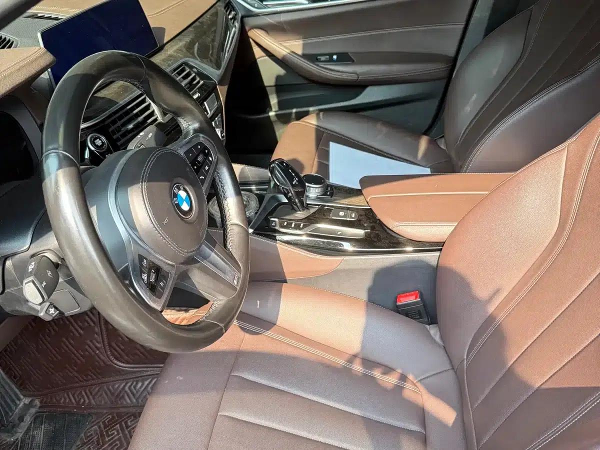 2020 BMW 5 Series 525Li M Sport Package — миниатюра 4