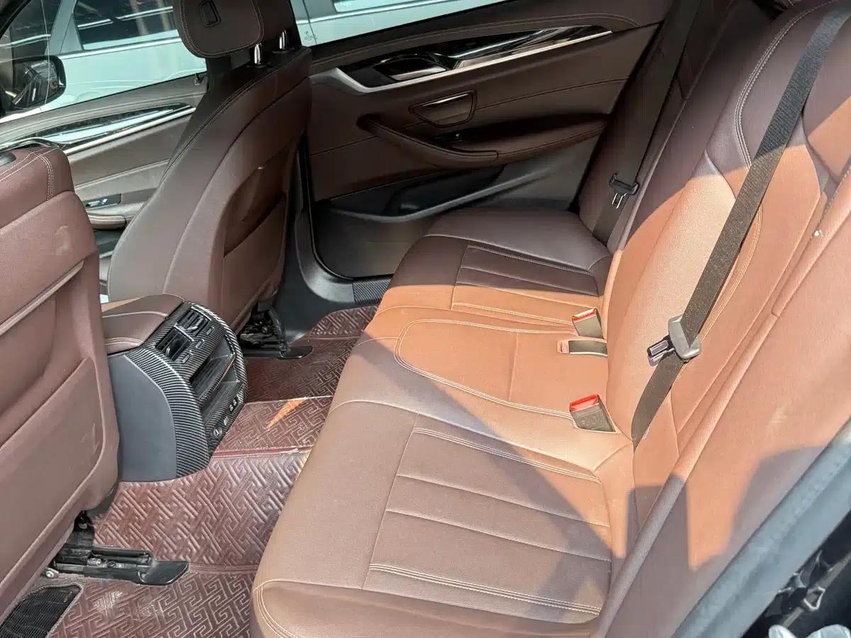 2020 BMW 5 Series 525Li M Sport Package — миниатюра 6