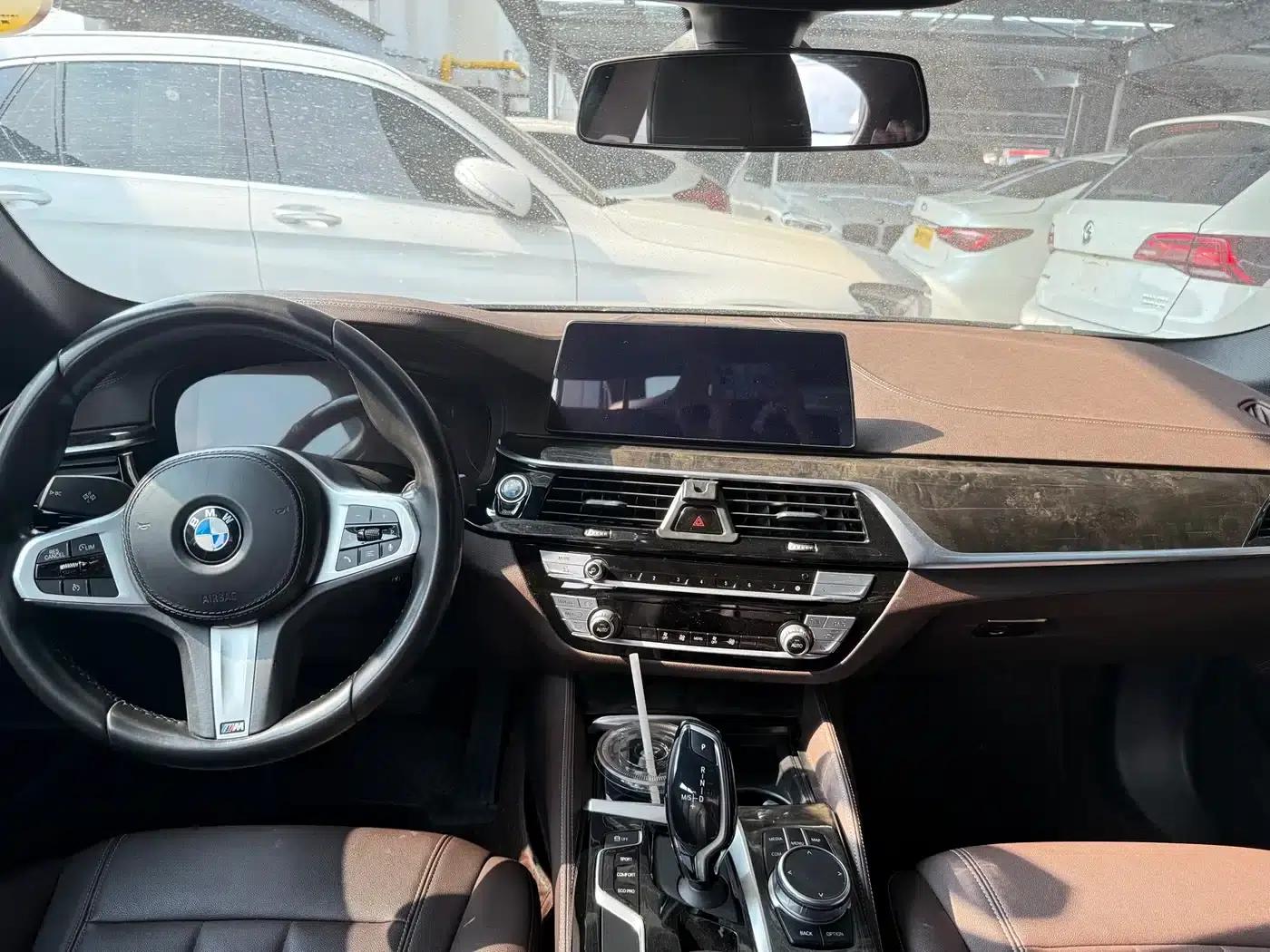 2020 BMW 5 Series 525Li M Sport Package — миниатюра 7