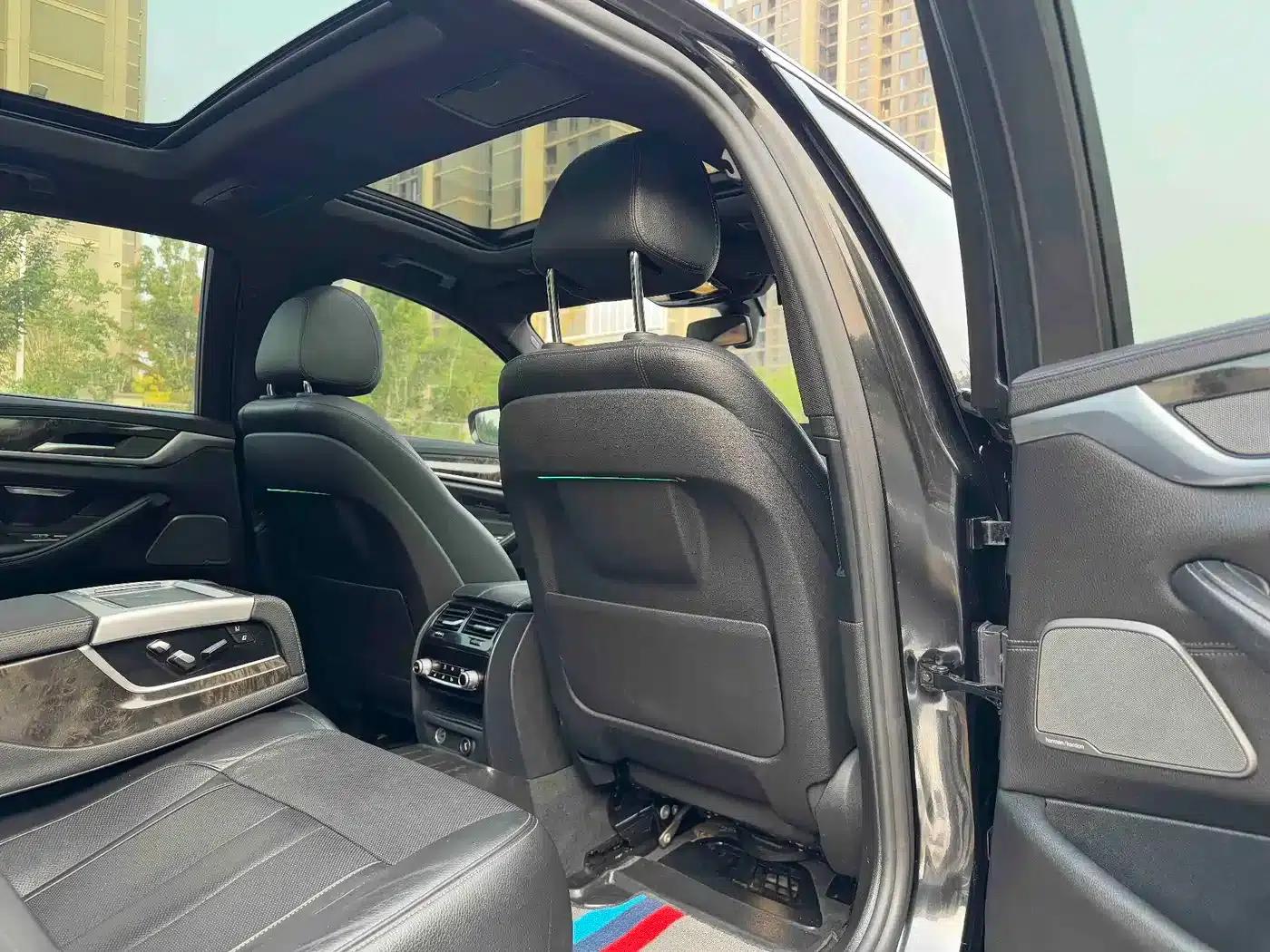 2018 BMW 5 Series 530Li Luxury M Sport Package — миниатюра 5