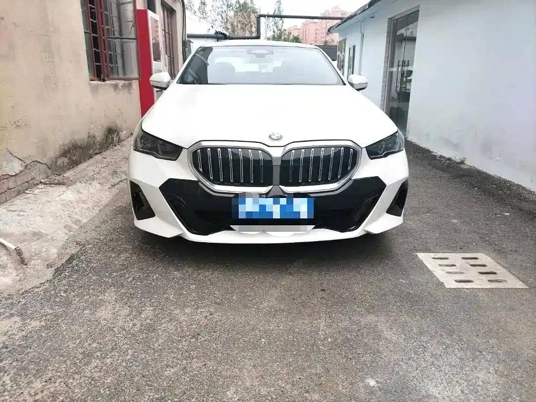 BMW 5 Series (Imported) 2024 525i M Sport Package — миниатюра 3