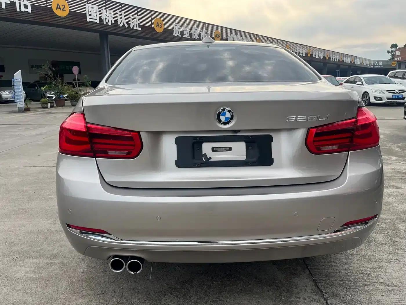 2017 BMW 3 Series 320Li Fashion Edition — миниатюра 10