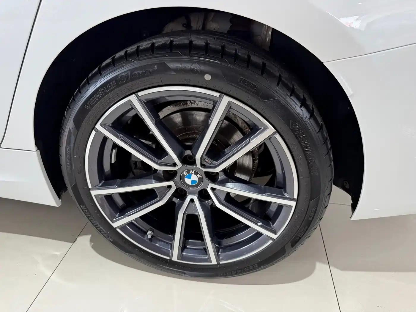 2023 BMW 3 Series 320Li M Sport Package — миниатюра 17