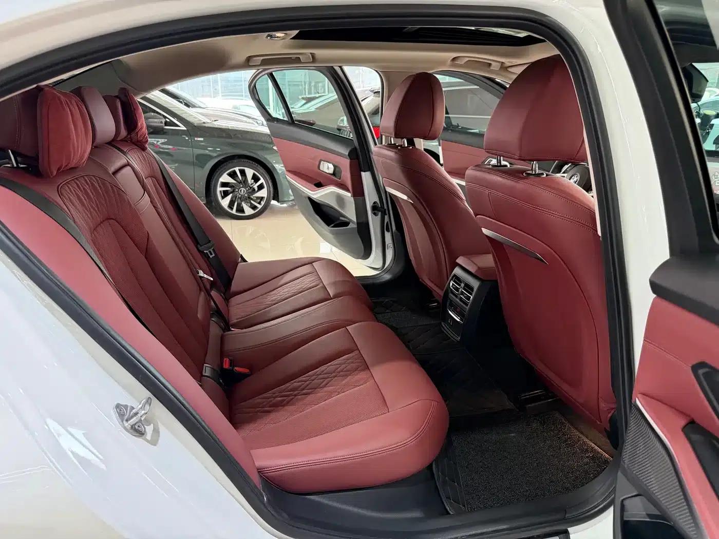 2023 BMW 3 Series 320Li M Sport Package — миниатюра 10
