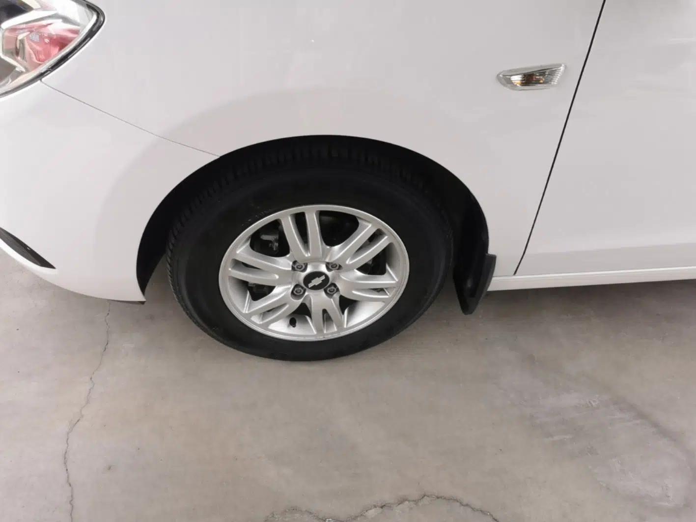 Chevrolet Lova RV 2016 1.5L Automatic Comfort Edition — миниатюра 10