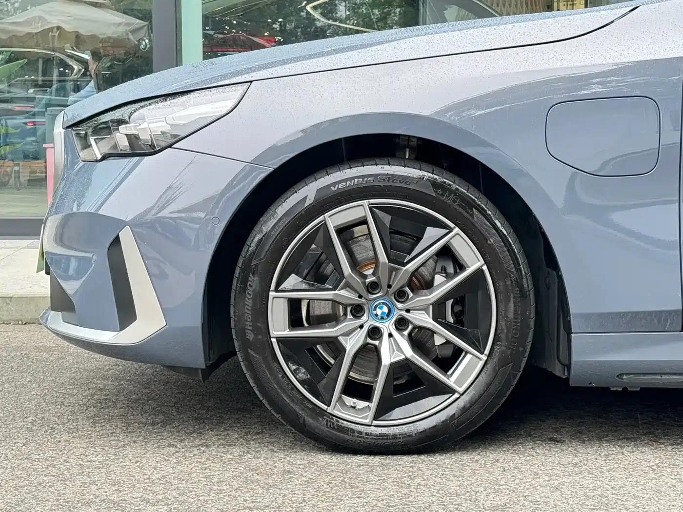 BMW i5 2024 eDrive 35L Premium Luxury Package — миниатюра 3
