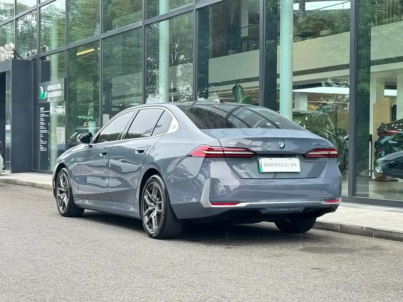 BMW i5 2024 eDrive 35L Premium Luxury Package — миниатюра 5