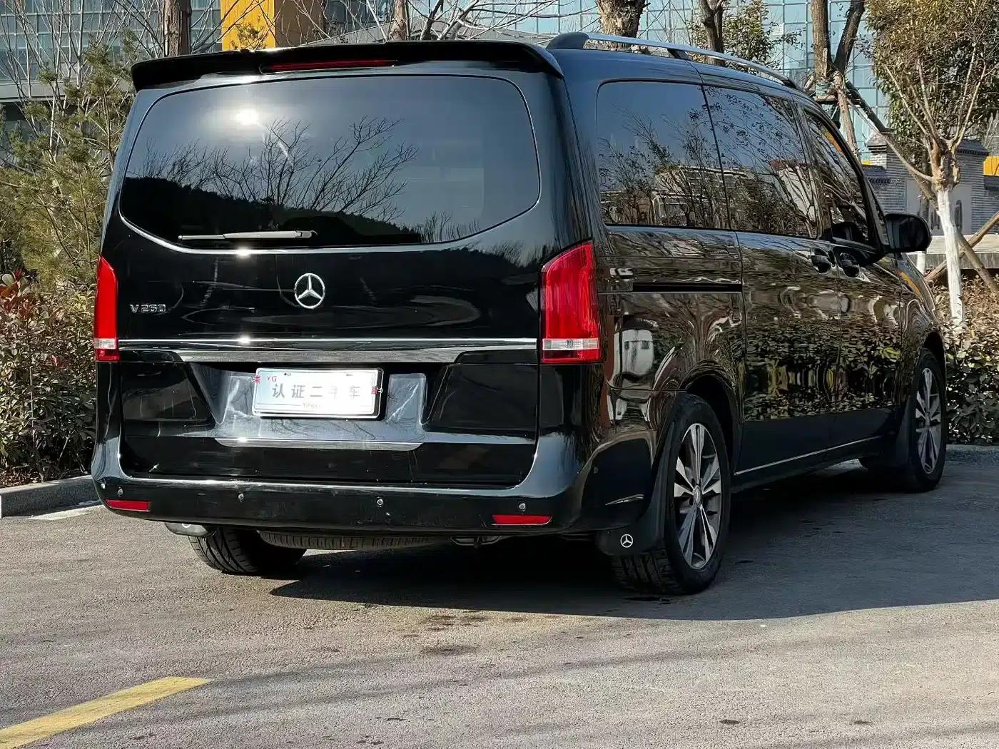 Mercedes-Benz V-Class 2017 V 260 Navigator Edition — миниатюра 4