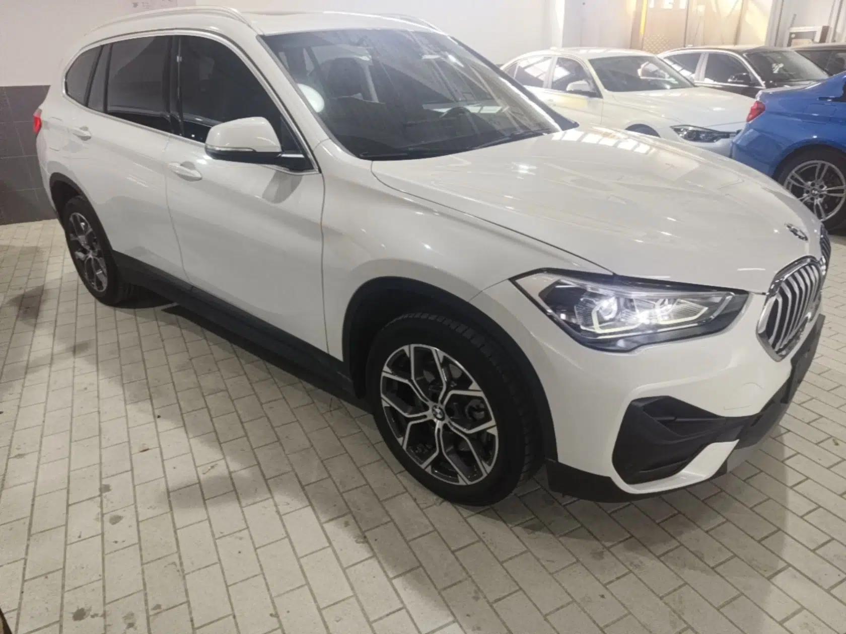 BMW X1 2022 sDrive25Li Leading Model — миниатюра 3