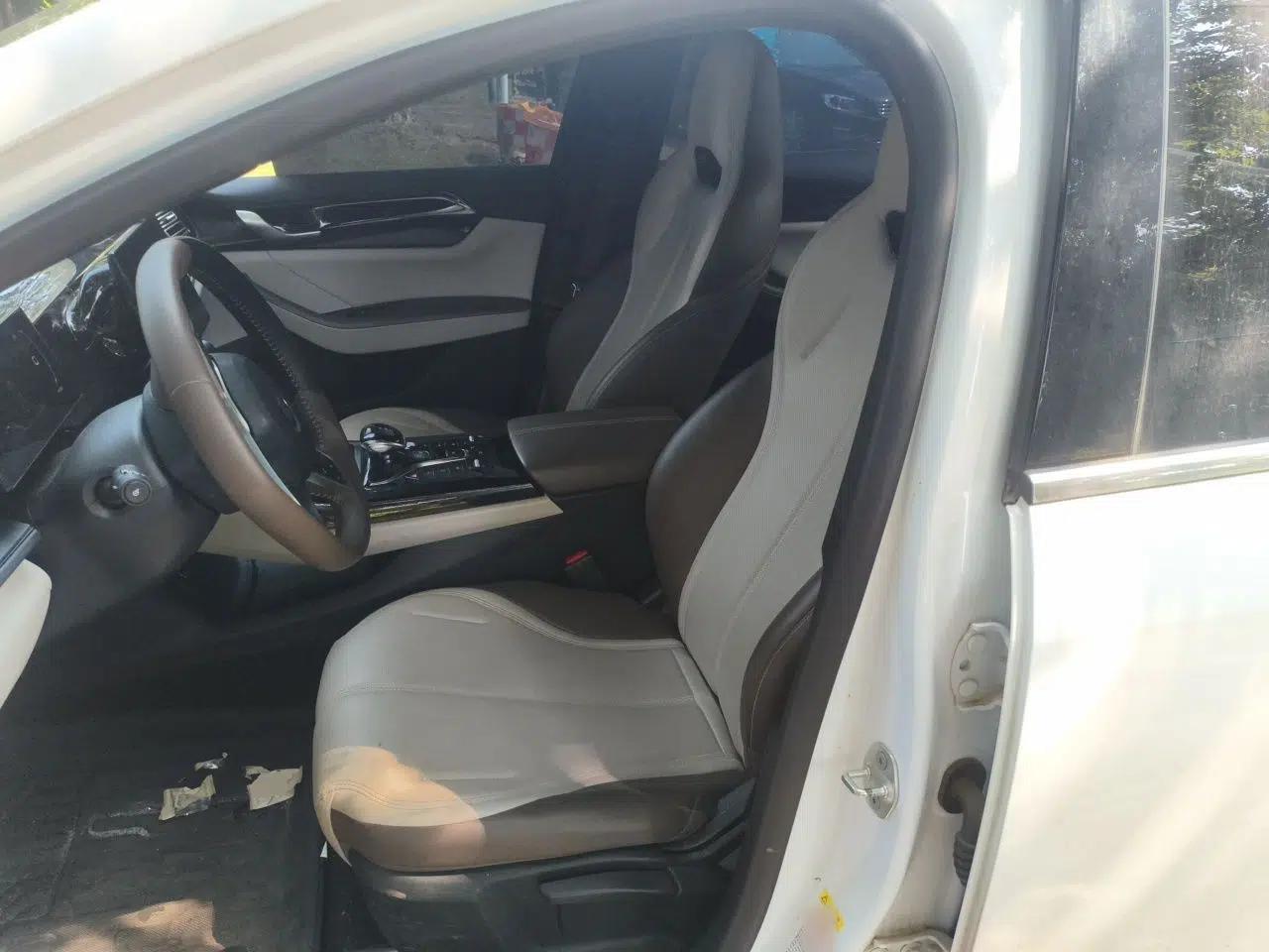 BYD Qin PLUS 2024 HONOR Edition DM-i 55KM Leading Model — миниатюра 15