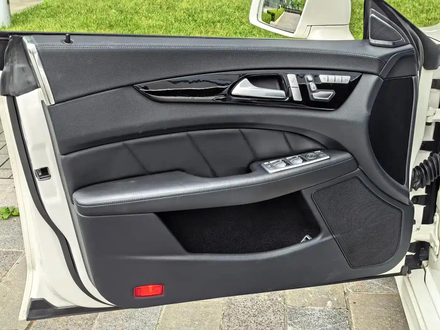 2015 Mercedes-Benz CLS AMG 63 4MATIC — миниатюра 34