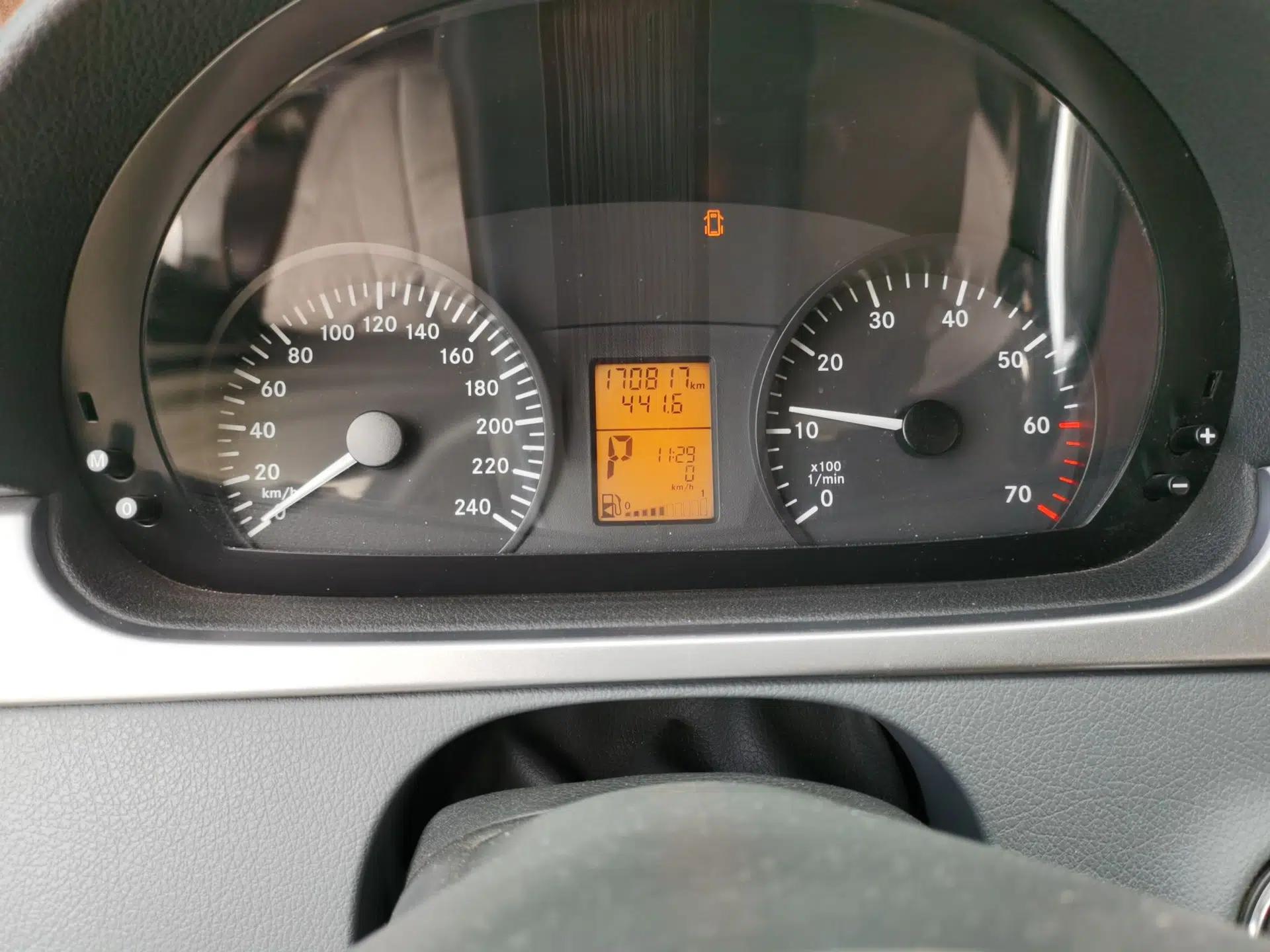 Mercedes-Benz Vito 2011 2.5L Elite Edition — миниатюра 11