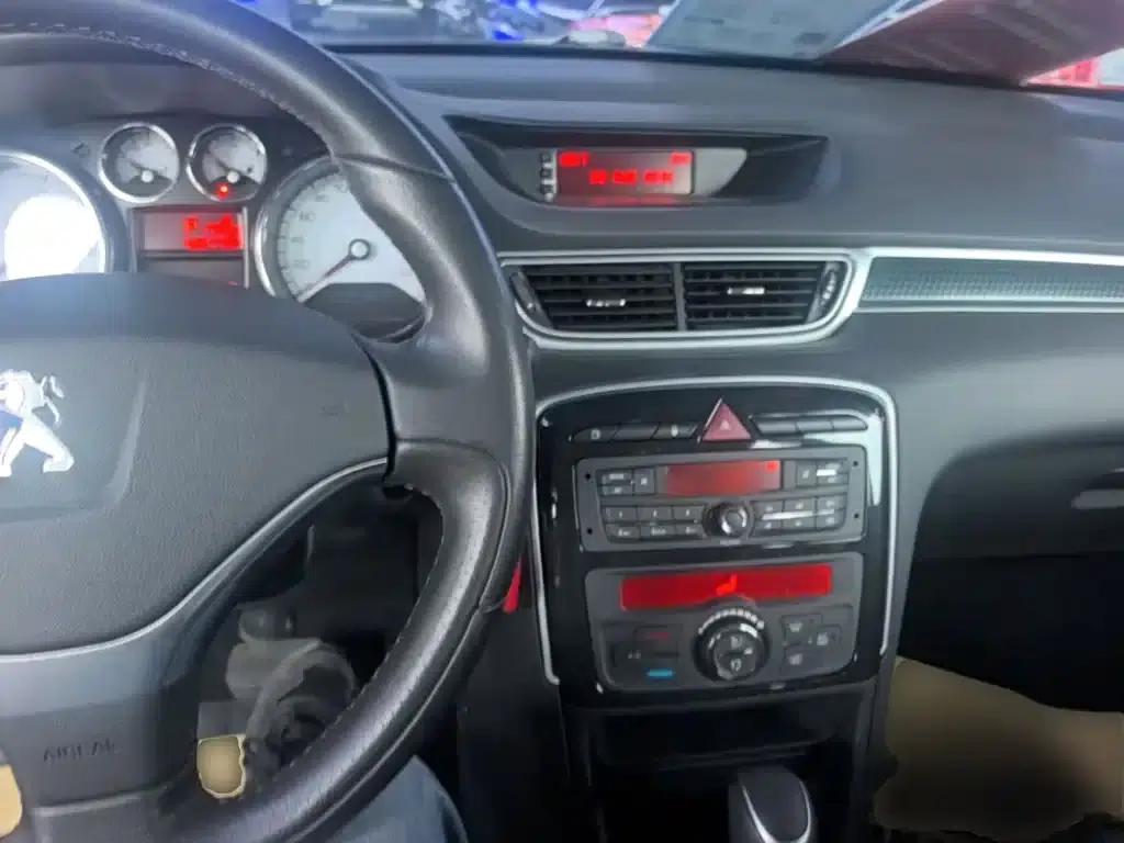 Peugeot 308 2014 Enjoy Edition Classic 1.6L Automatic Fashion Model — миниатюра 10
