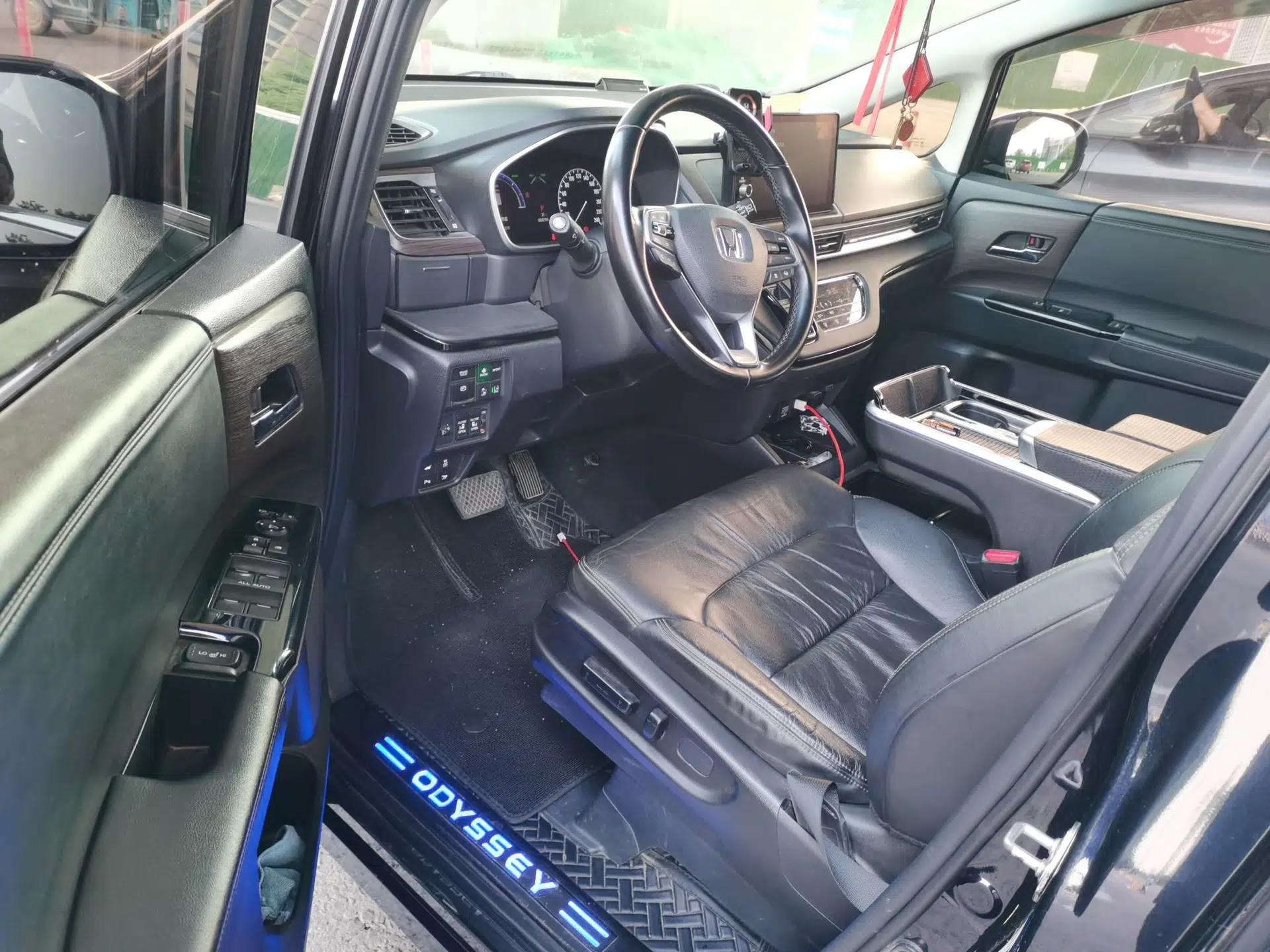 Honda Odyssey 2022 2.0L eHEV Sharp·Luxury Edition — миниатюра 16