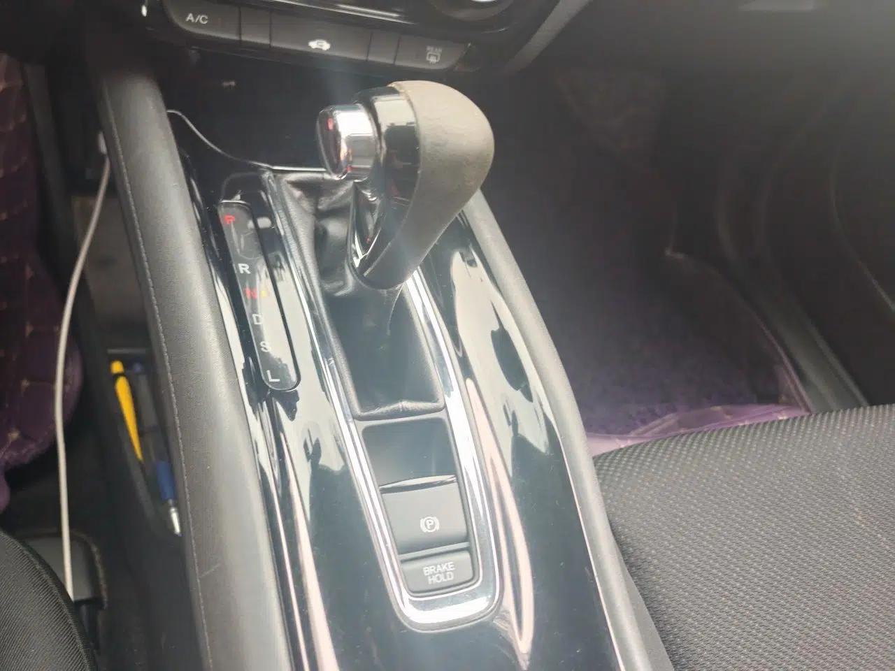 Honda Vezel 2015 1.5L CVT two-wheel drive Comfort trim — миниатюра 14