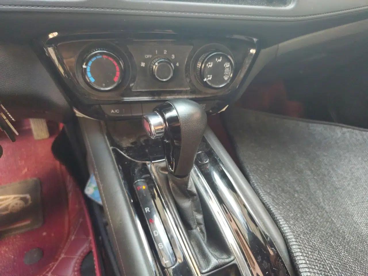 Honda Vezel 2017 1.5L CVT 2WD Comfort Model — миниатюра 14