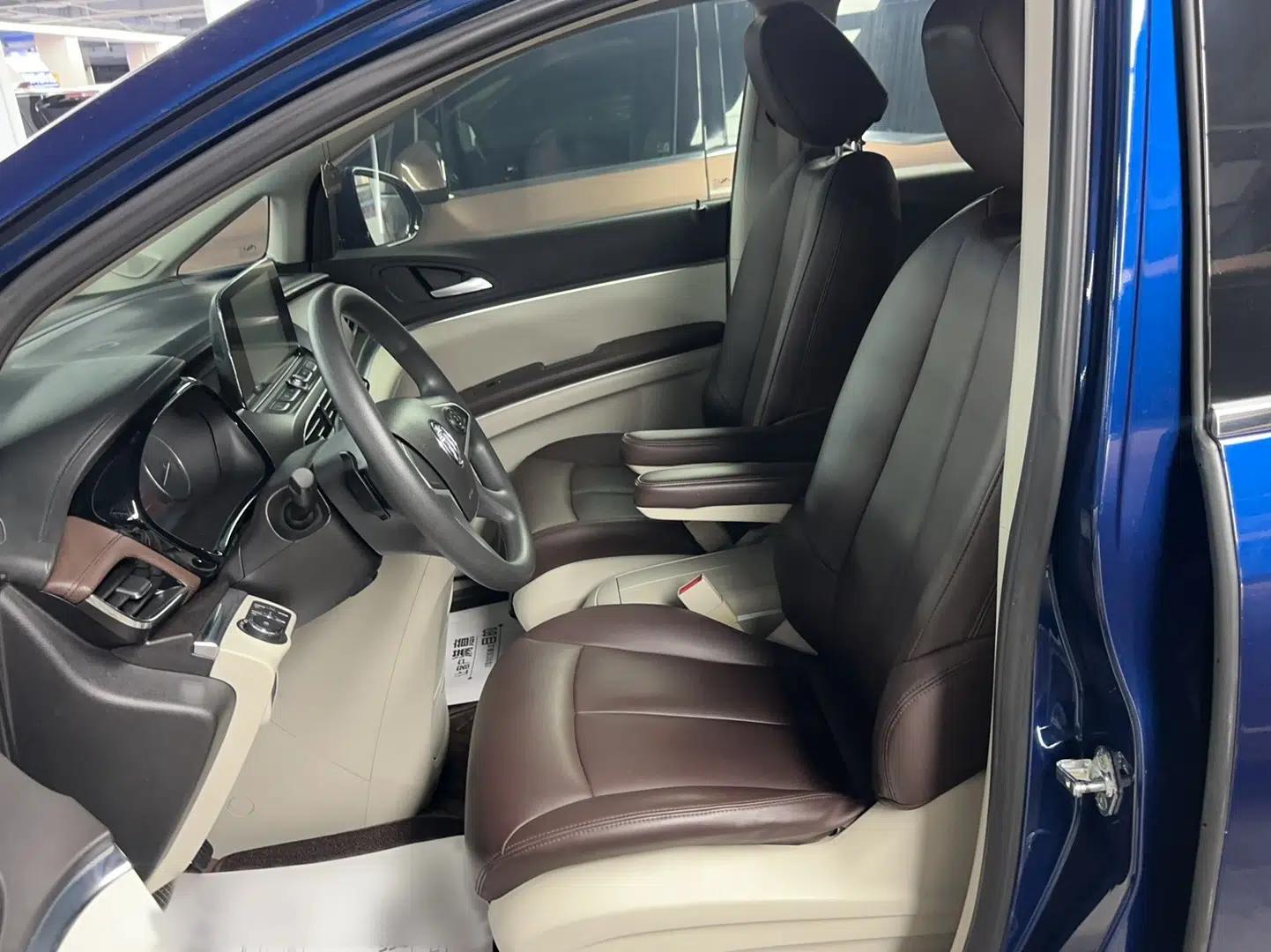 Buick GL8 2023 Land Executive Class Comfort Model — миниатюра 11