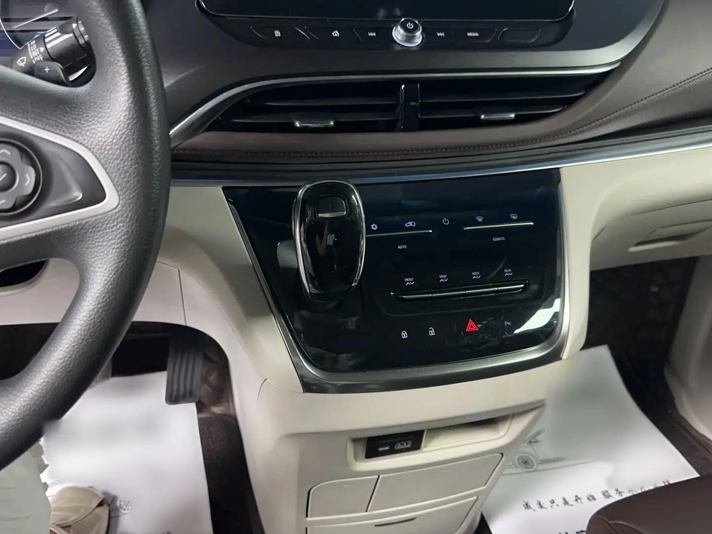 Buick GL8 2023 Land Executive Class Comfort Model — миниатюра 10