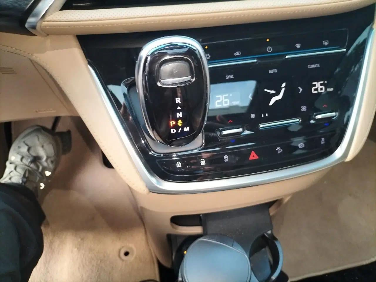 Buick GL8 2021 ES Land Cruiser 653T Flagship Model — миниатюра 14