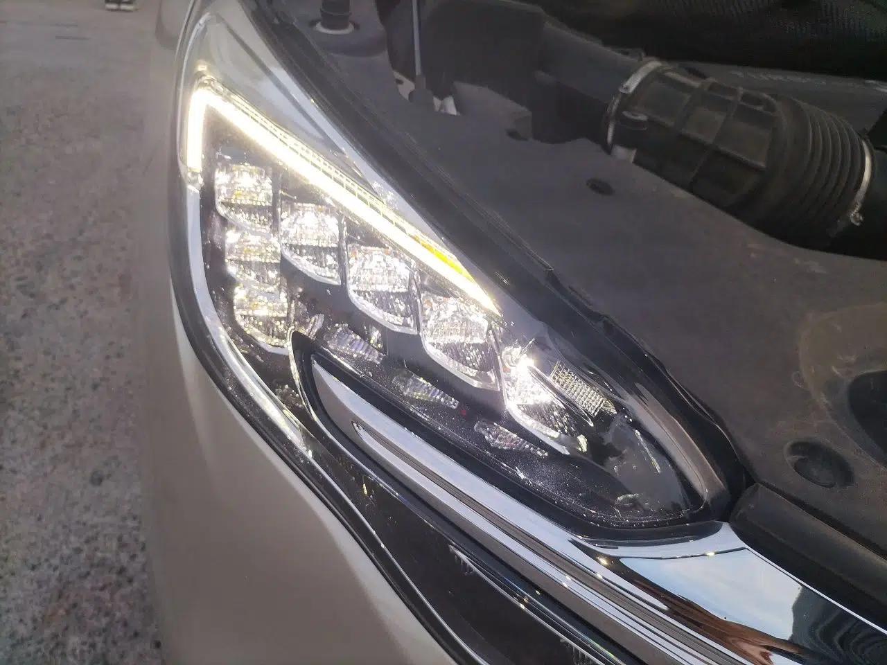 Buick GL8 2021 ES Land Cruiser 653T Flagship Model — миниатюра 7