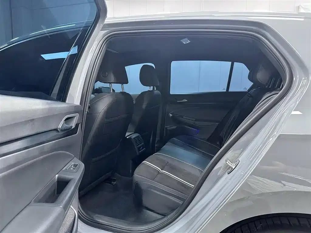 2023 Golf 280TSI DSG R-Line Lite — миниатюра 15