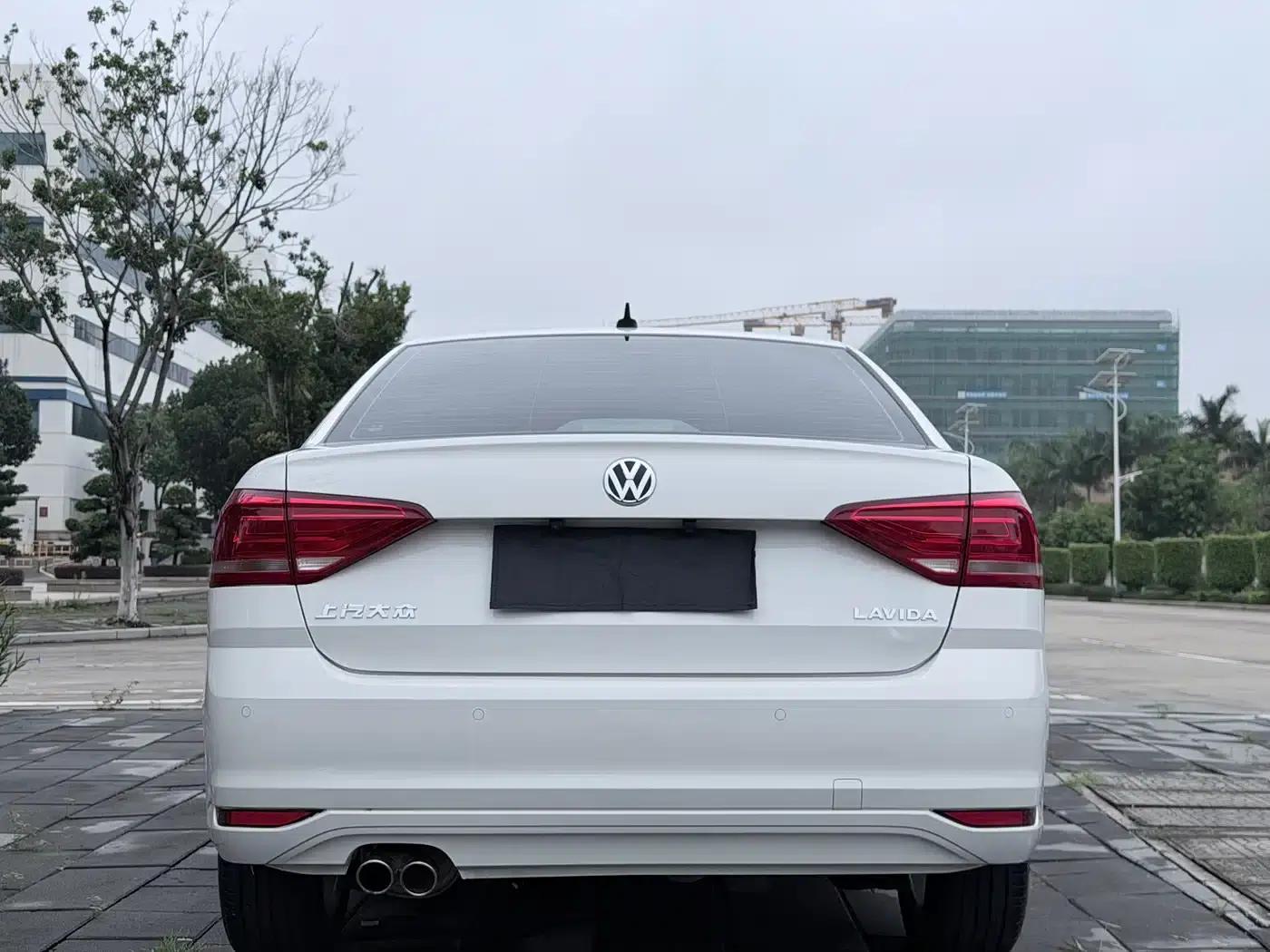2017 Volkswagen Lavida 1.6L Automatic Fashion Edition — миниатюра 8
