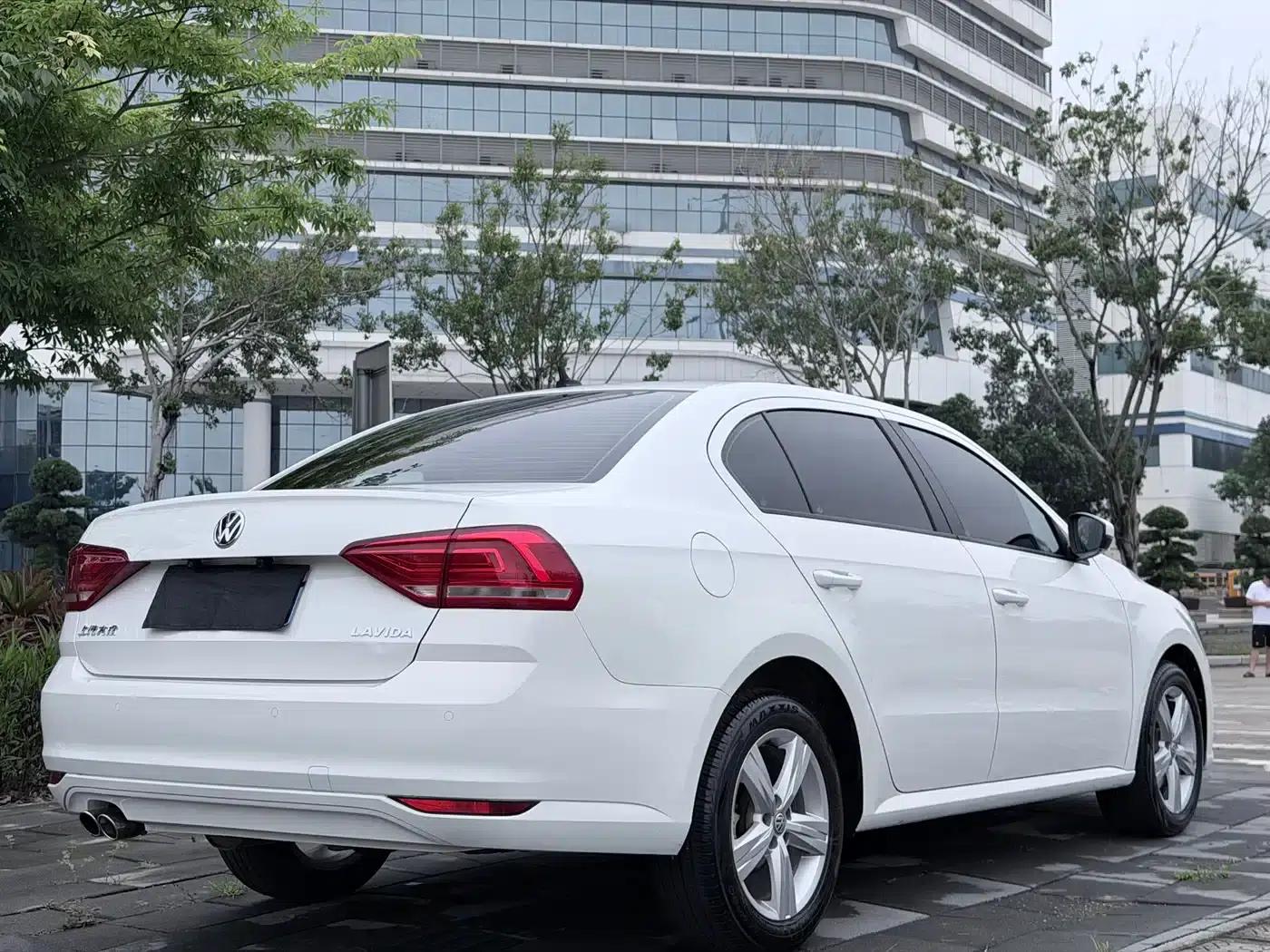 2017 Volkswagen Lavida 1.6L Automatic Fashion Edition — миниатюра 9