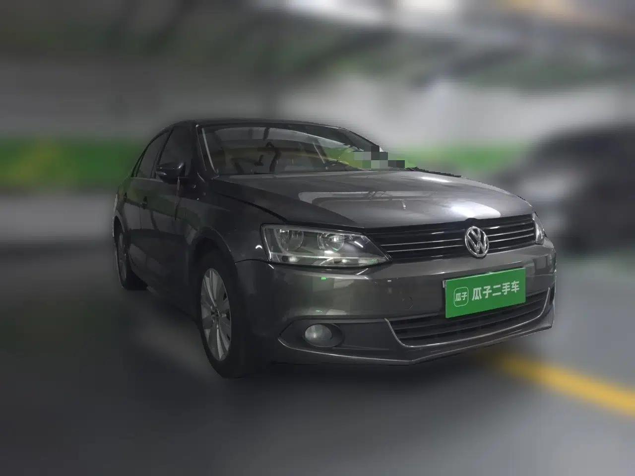Volkswagen Sagitar 2014 1.6L Automatic Comfort Model — миниатюра 3