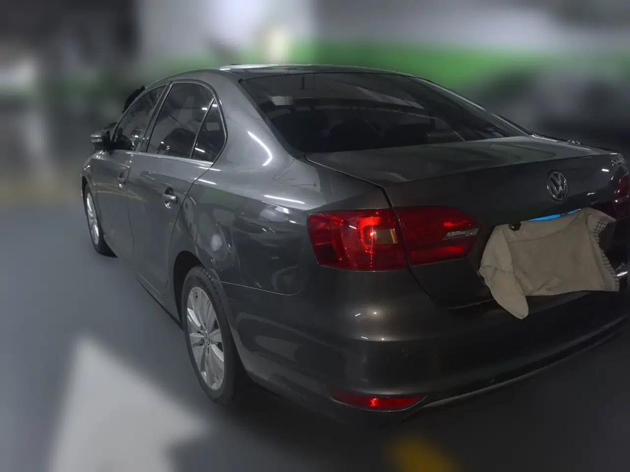 Volkswagen Sagitar 2014 1.6L Automatic Comfort Model — миниатюра 4