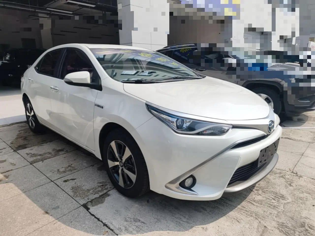 Toyota Levin 2016 Dual-Engine 1.8H V E-CVT Luxury Edition — миниатюра 3