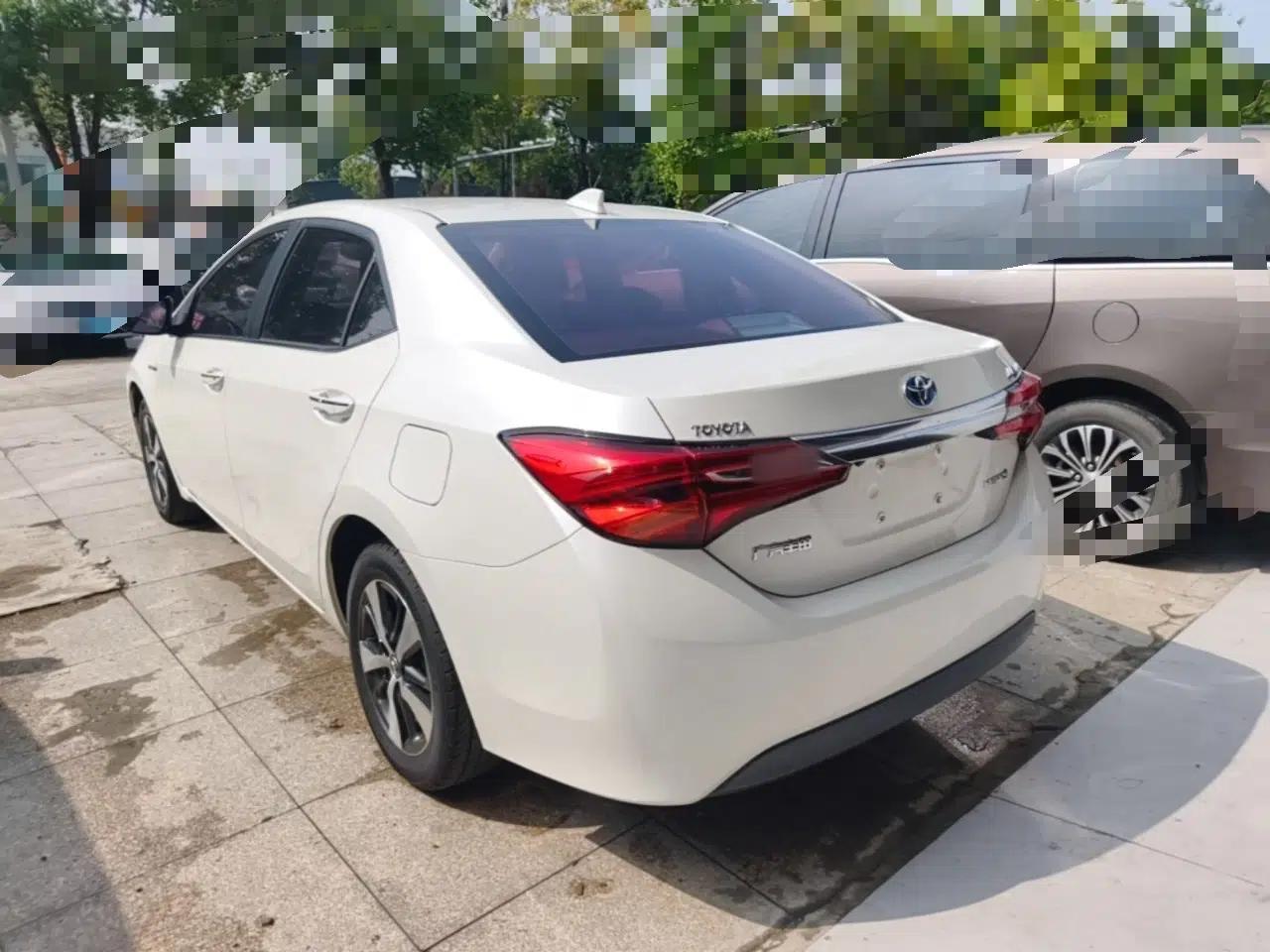 Toyota Levin 2016 Dual-Engine 1.8H V E-CVT Luxury Edition — миниатюра 4