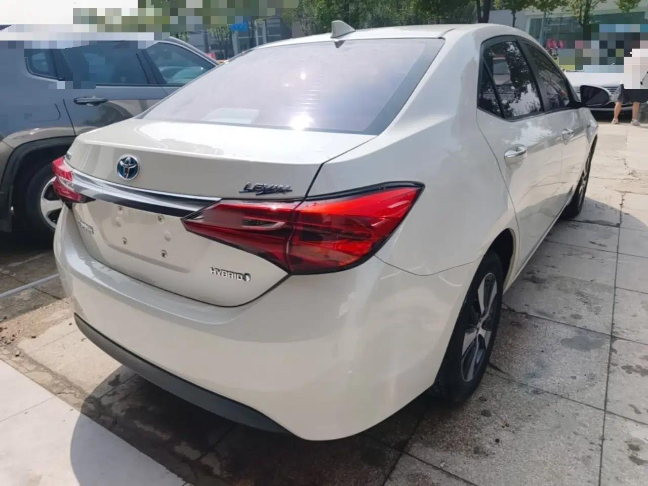Toyota Levin 2016 Dual-Engine 1.8H V E-CVT Luxury Edition — миниатюра 6