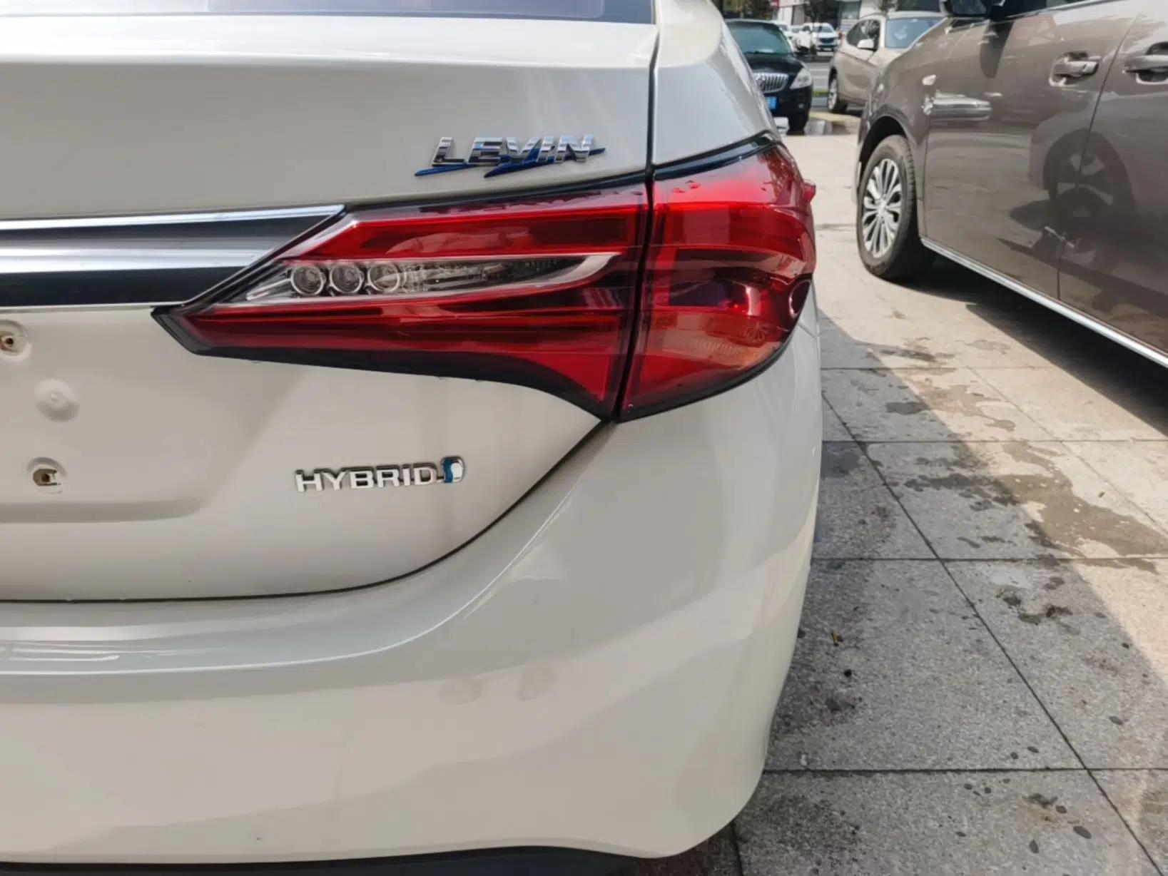 Toyota Levin 2016 Dual-Engine 1.8H V E-CVT Luxury Edition — миниатюра 9