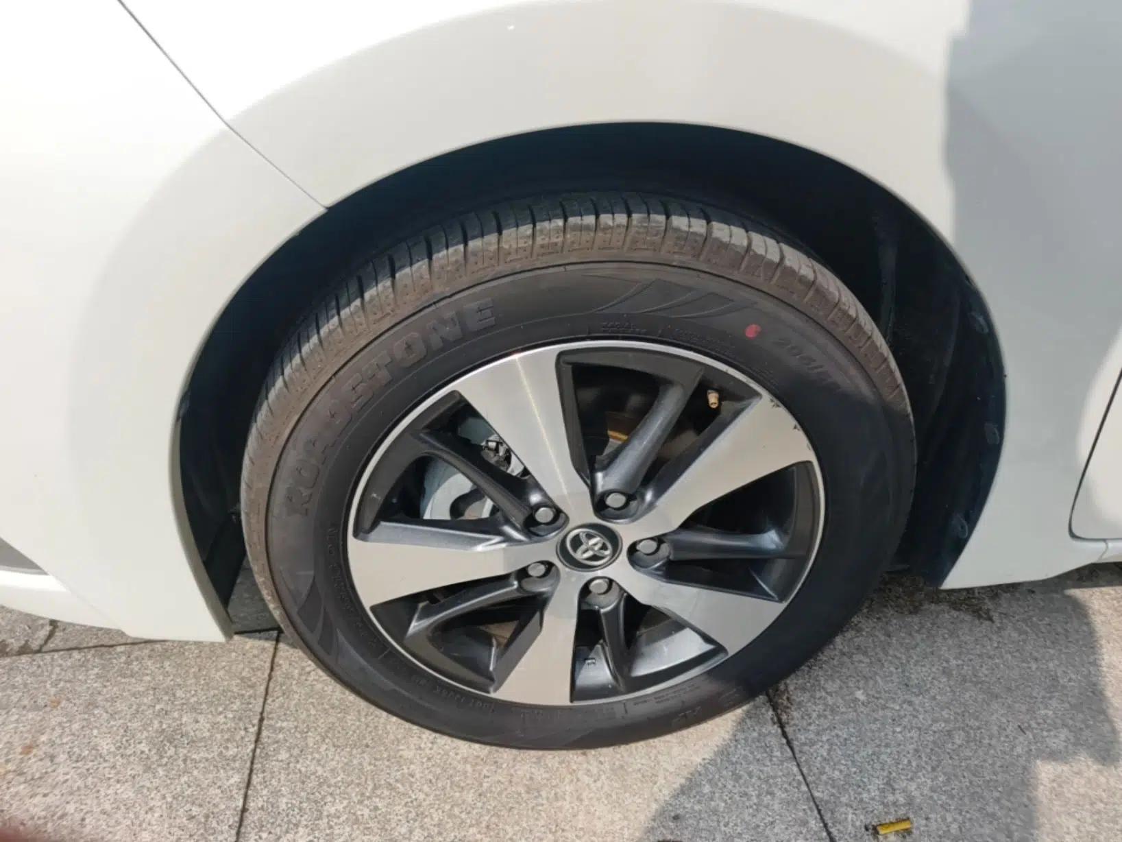 Toyota Levin 2016 Dual-Engine 1.8H V E-CVT Luxury Edition — миниатюра 10
